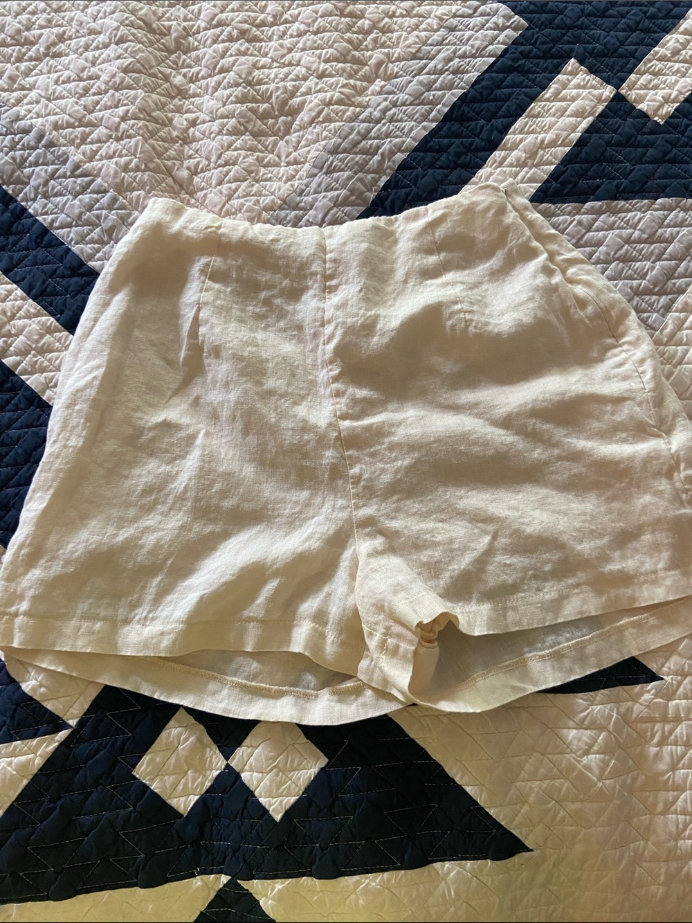 DISSH Cream High-Waist Linen Shorts